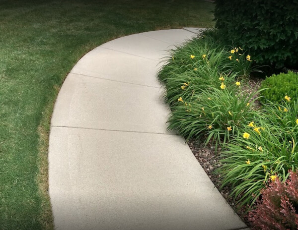 Pressure Washing Sidewalk in Richfield, WI (1)